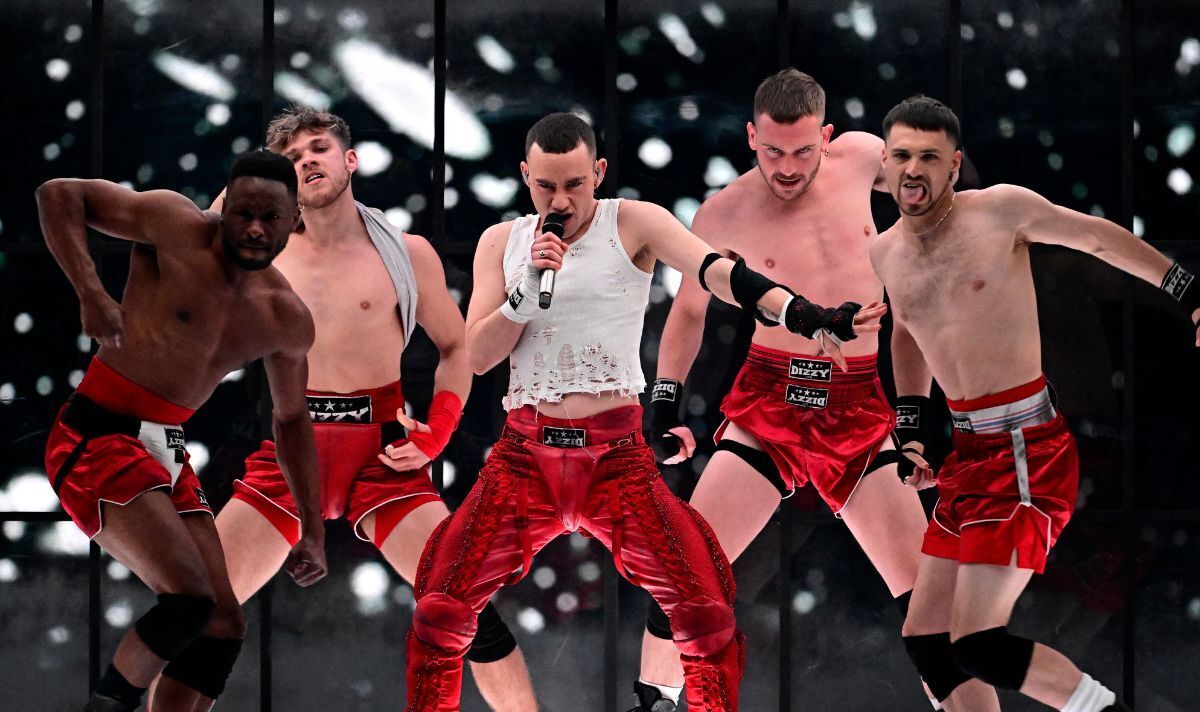 3Olympia Theatre: Olly Alexander's Electrifying Performance (Photos) 3Olympia Theatre: Olly Alexander's Electrifying Performance (Photos)