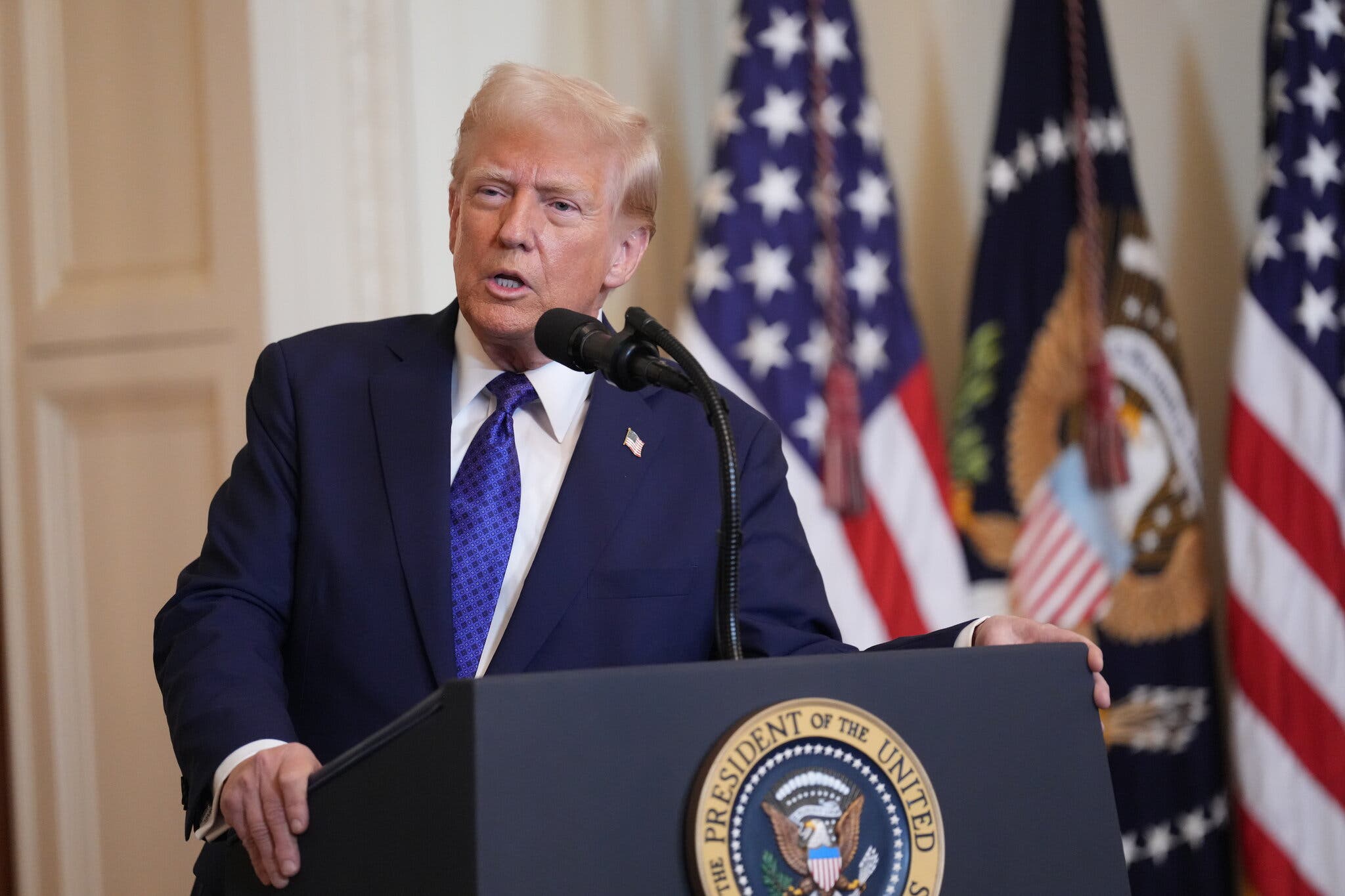 30% China Tariffs: Trump's Trade Policy Extended To Late 2025, According To Analysts 30% China Tariffs: Trump's Trade Policy Extended To Late 2025, According To Analysts