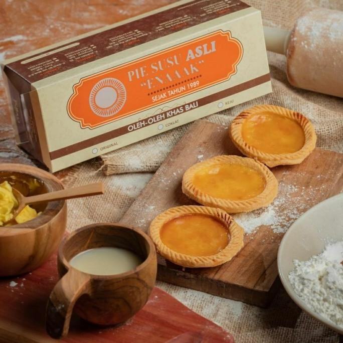 8 Oleh-Oleh Kuliner Unik Khas Bali: Lebih Dari Pie Susu! 8 Oleh-Oleh Kuliner Unik Khas Bali: Lebih Dari Pie Susu!
