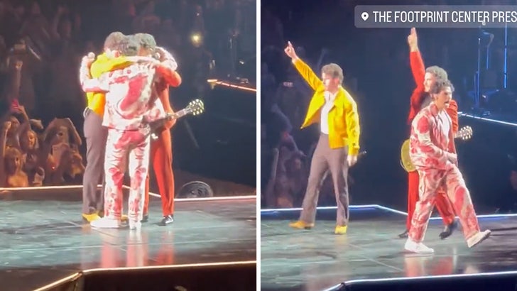 A Couple's Hilarious Fight Over Joe Jonas And His Epic Response A Couple's Hilarious Fight Over Joe Jonas And His Epic Response