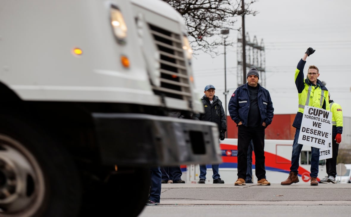 A Looming Canada Post Strike: How Will Customers React? A Looming Canada Post Strike: How Will Customers React?