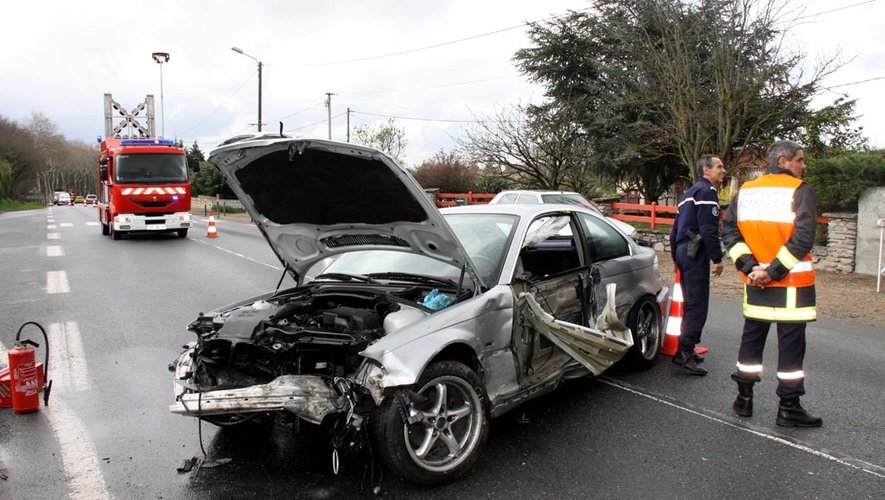Accident À Dijon : Véhicule Percute Un Mur Rue Michel-Servet, Le Conducteur Se Constitue Prisonnier Accident À Dijon : Véhicule Percute Un Mur Rue Michel-Servet, Le Conducteur Se Constitue Prisonnier