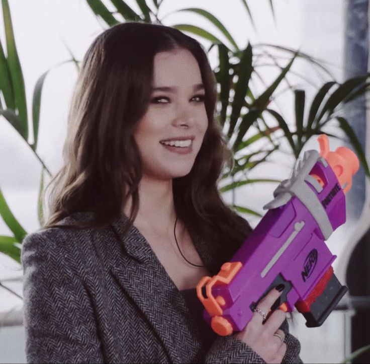Actress Hailee Steinfeld Supports Chiefs On Hot Ones Actress Hailee Steinfeld Supports Chiefs On Hot Ones