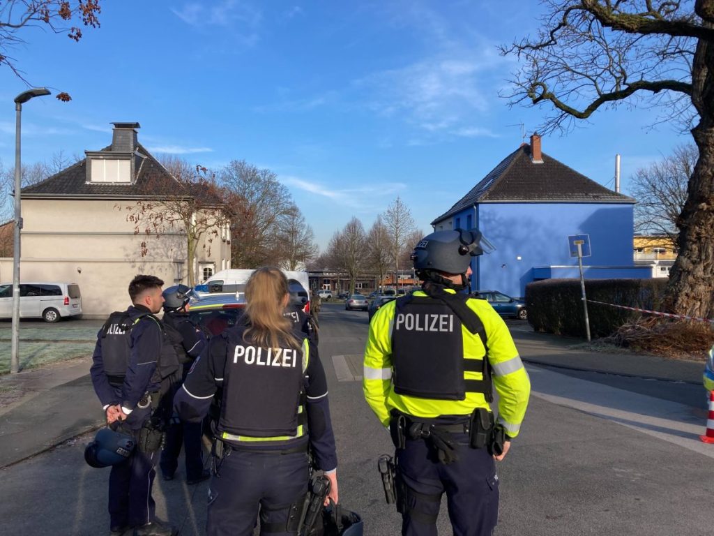 Alarm An Braunschweiger Schule: Großeinsatz Der Polizei – Gebäude Evakuiert Alarm An Braunschweiger Schule: Großeinsatz Der Polizei – Gebäude Evakuiert