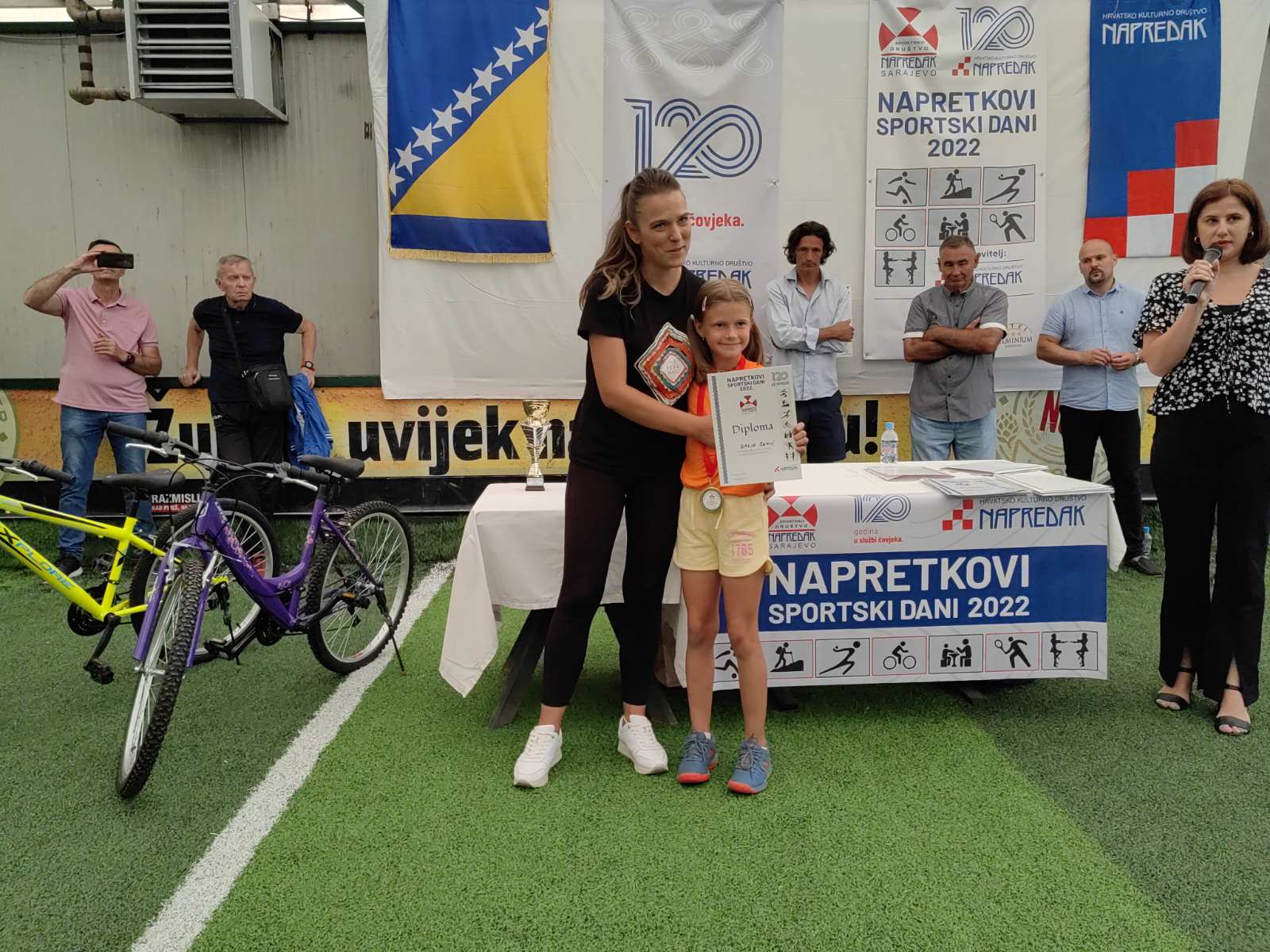 Alkaras: Kako Inspiriše Mlade Tenisere Alkaras: Kako Inspiriše Mlade Tenisere