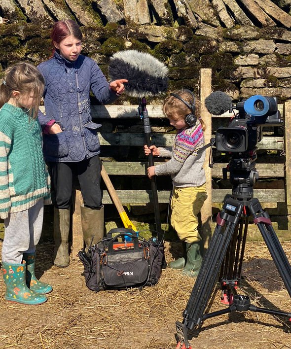 Amanda Owen's Candid Photos: Raising Nine Children On A Farm