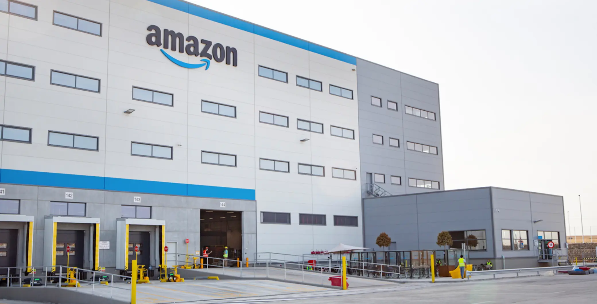 Amazon Faces Quebec Labour Tribunal Over Warehouse Closures And Union Dispute Amazon Faces Quebec Labour Tribunal Over Warehouse Closures And Union Dispute