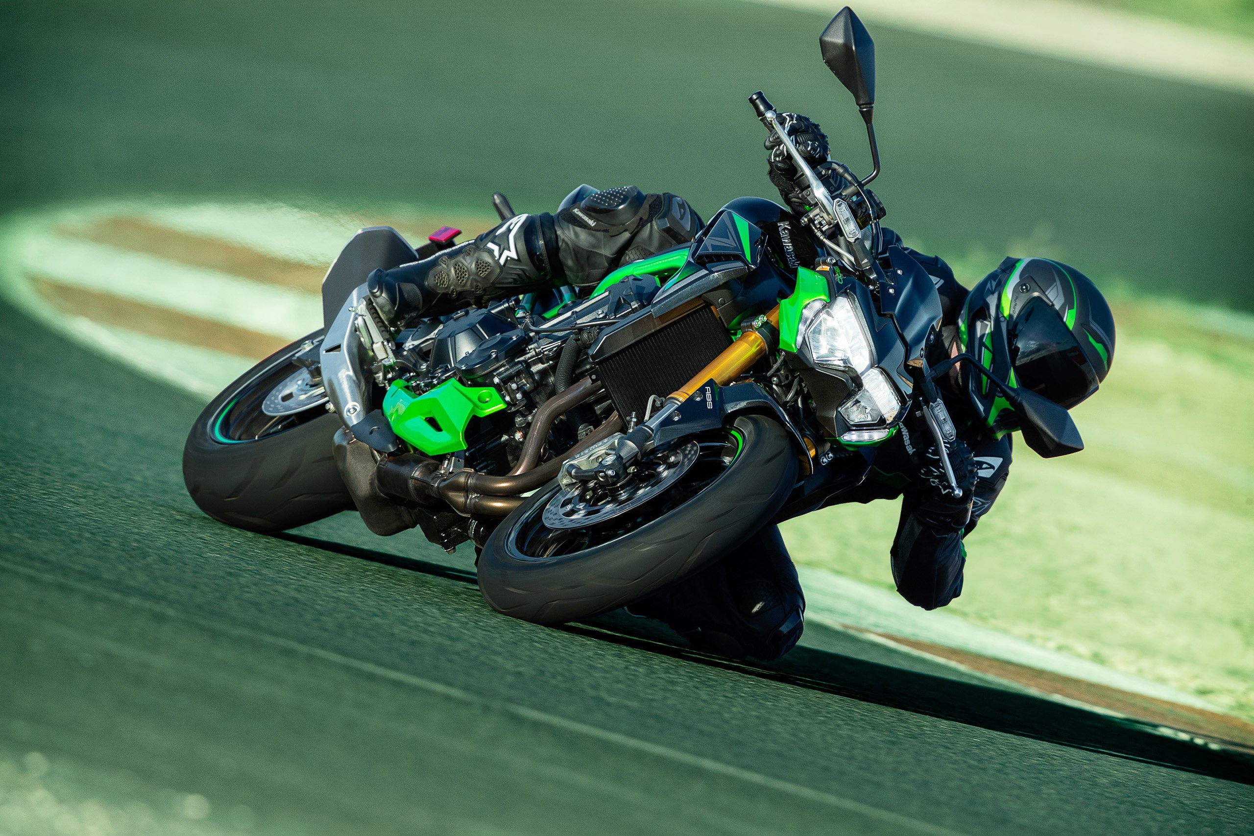 Analisis Harga: Kawasaki Z900 Dan Z900 SE Di Indonesia
