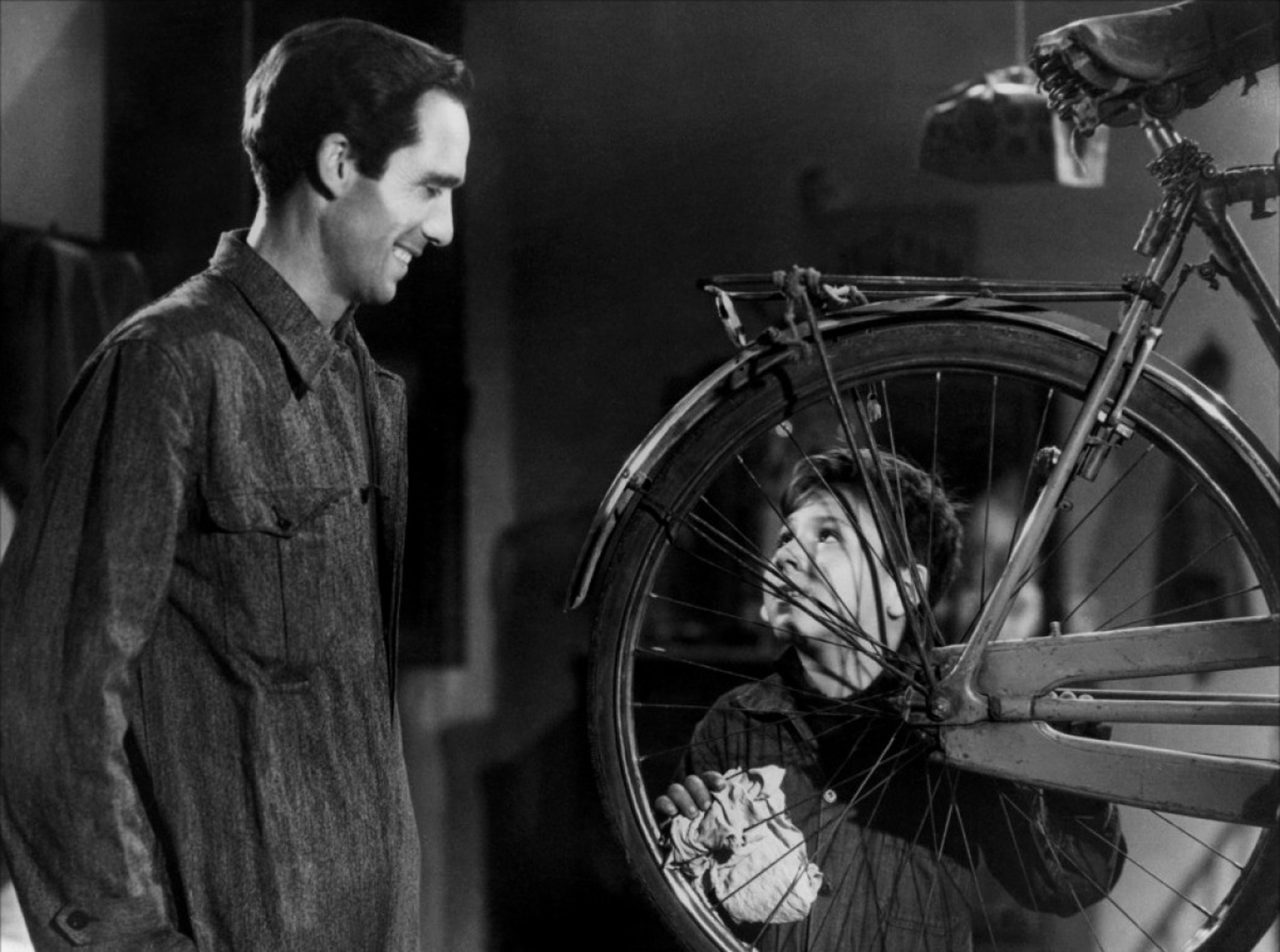 Arese Borromeo: Ladri Di Biciclette - Un'Analisi Fotografica Del Neorealismo Italiano Arese Borromeo: Ladri Di Biciclette - Un'Analisi Fotografica Del Neorealismo Italiano
