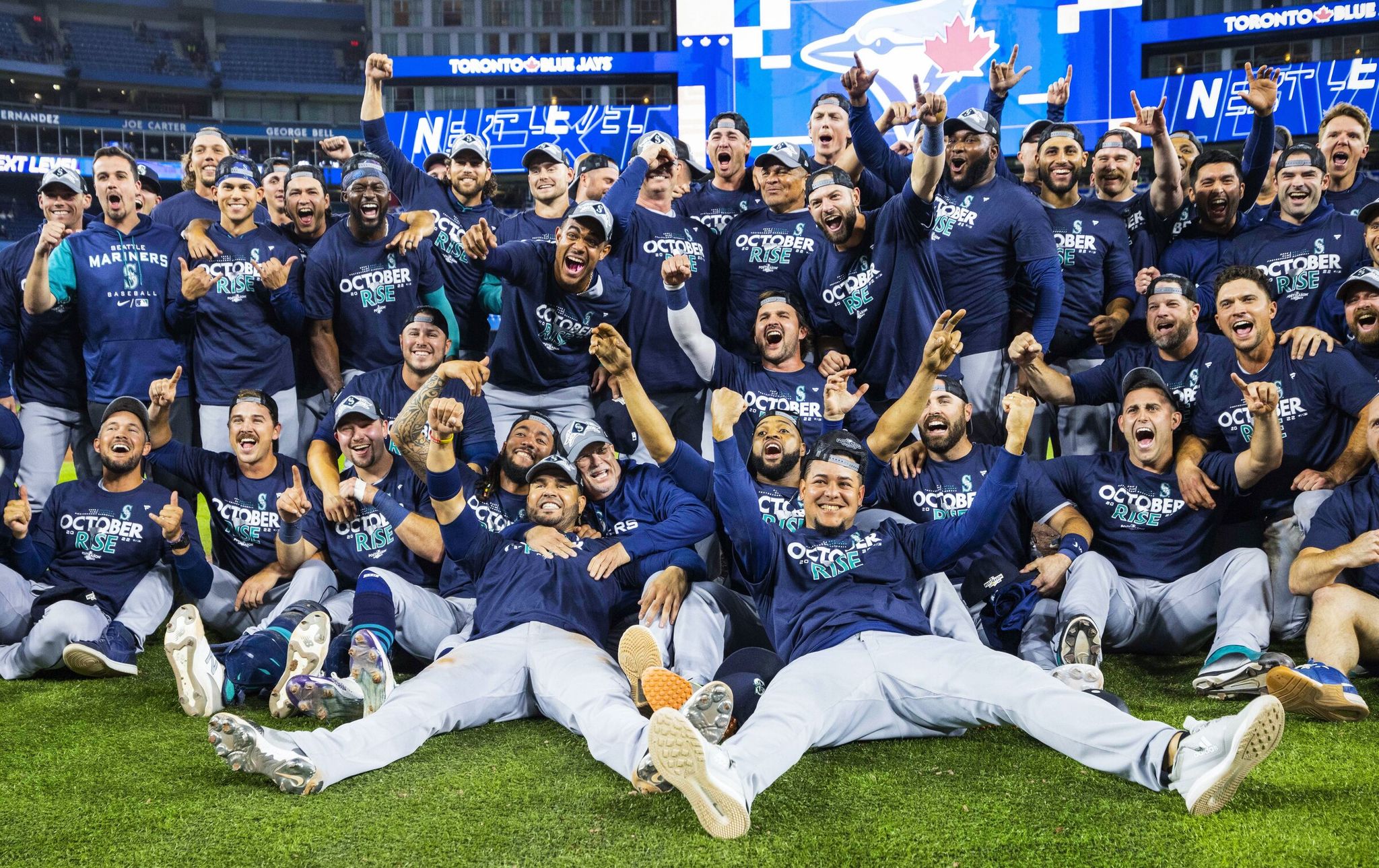 Arozarena's Absence: Mariners' 10-Inning Victory Over Reds Arozarena's Absence: Mariners' 10-Inning Victory Over Reds