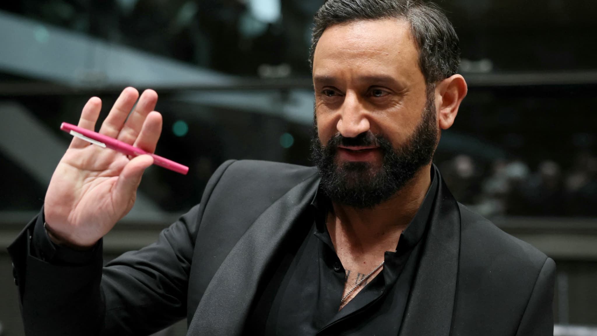 Arrivée De Hanouna Sur M6 : Une Voix S'élève Pour Donner Son Avis Arrivée De Hanouna Sur M6 : Une Voix S'élève Pour Donner Son Avis