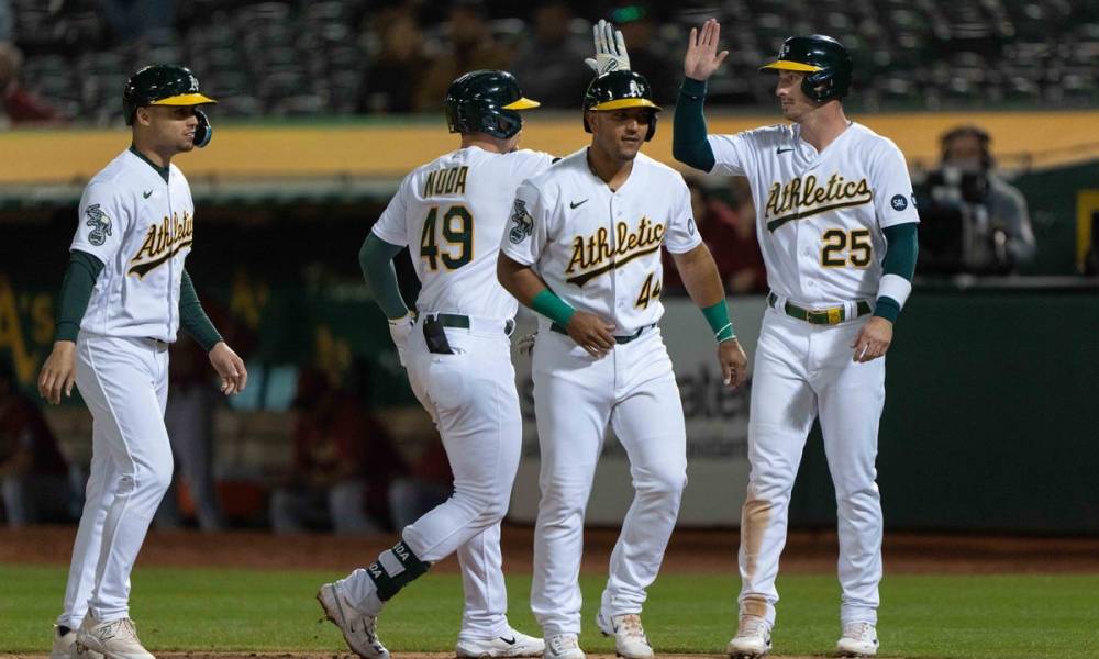 Athletics Defeat Mariners: Rooker And Muncy's Home Runs Decide The Game