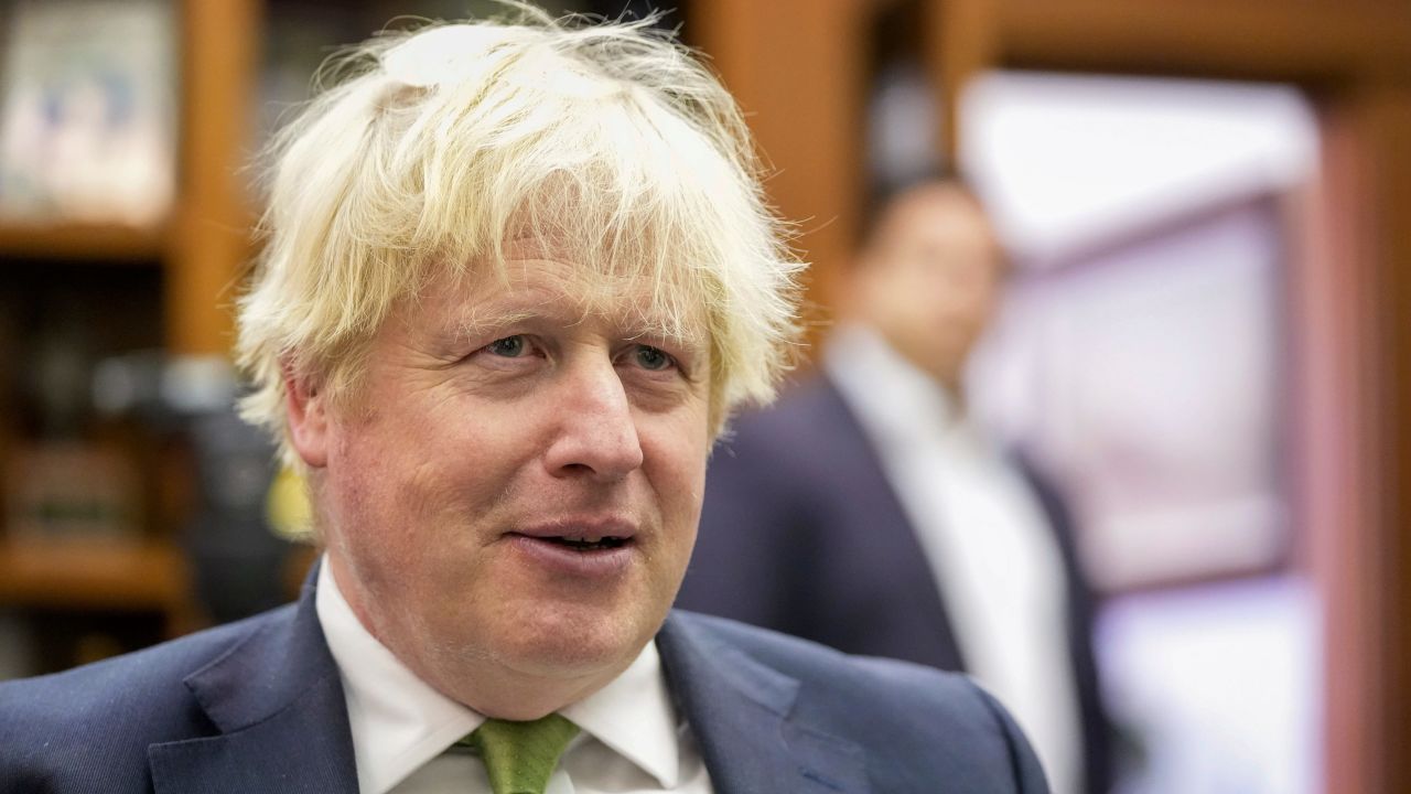 Avestruz Ataca A Boris Johnson En Texas: Detalles Del Incidente Avestruz Ataca A Boris Johnson En Texas: Detalles Del Incidente