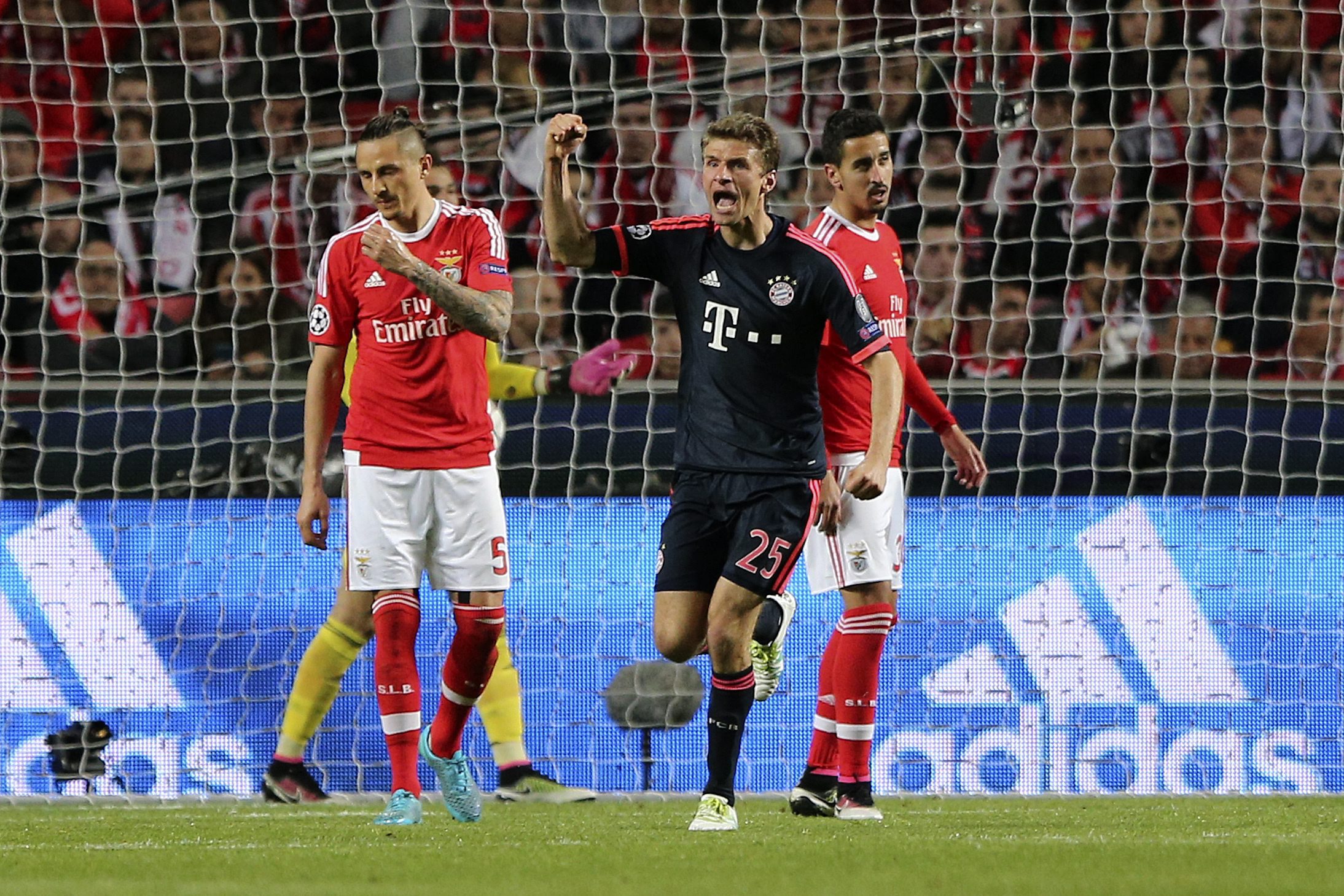 Bayern Munchen Îi Aduce Un Omagiu Lui Thomas Müller În Ultimul Său Meci Pe Allianz Arena Bayern Munchen Îi Aduce Un Omagiu Lui Thomas Müller În Ultimul Său Meci Pe Allianz Arena