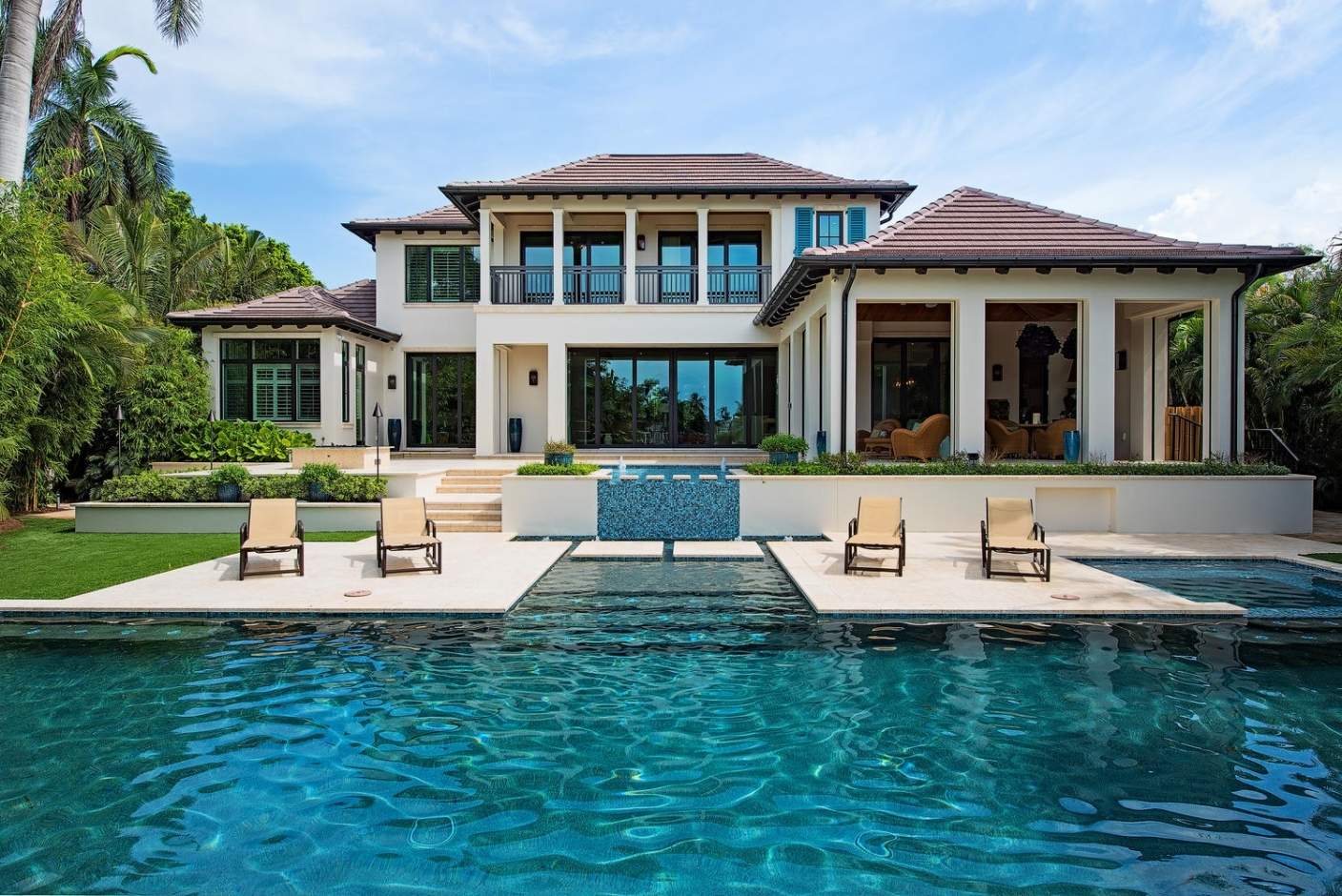 Beachfront Million Dollar Homes: Your MTV Cribs Viewing Guide Beachfront Million Dollar Homes: Your MTV Cribs Viewing Guide