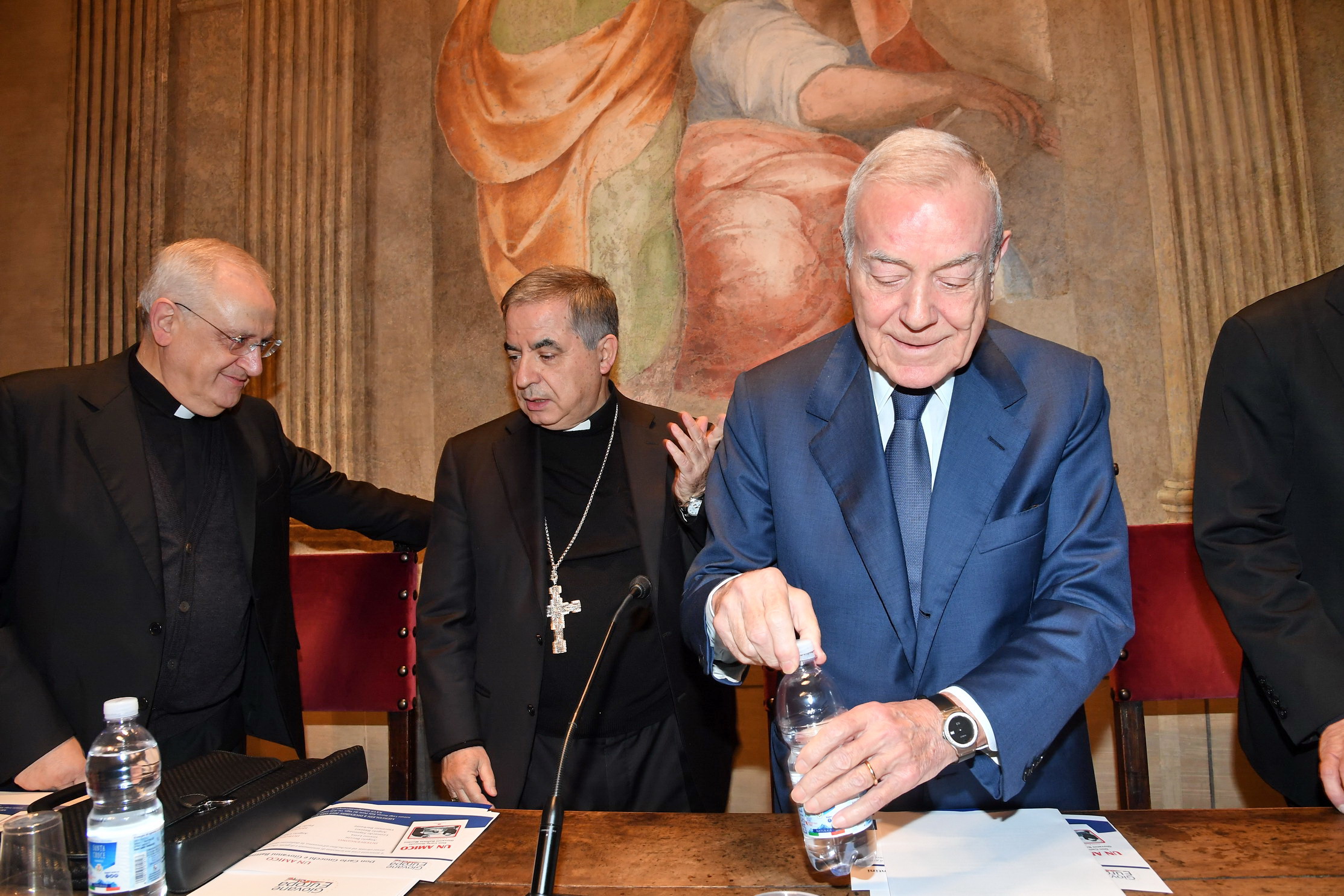 Becciu E Il Vaticano:  Verità E Bugie Dietro Le Chat Segrete