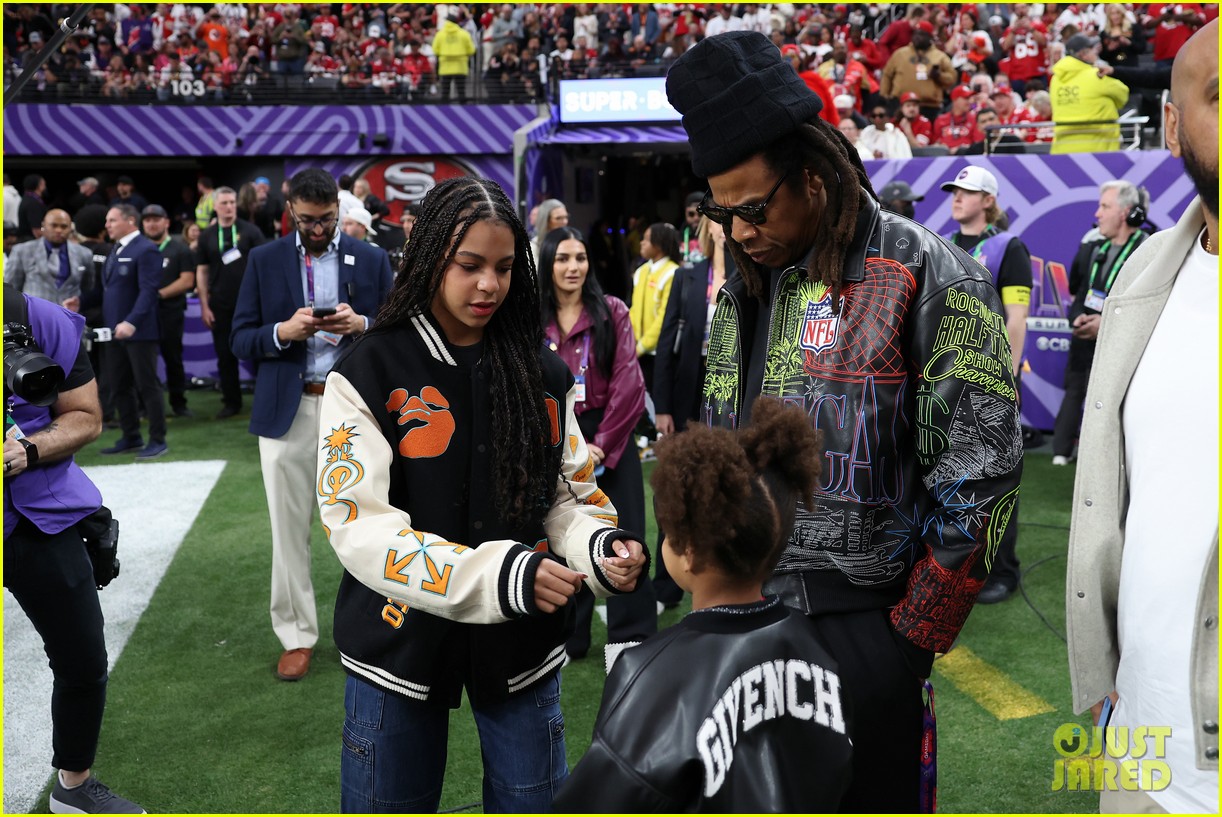 Beyoncé And Jay-Z's Daughters Blue Ivy And Rumi's Matching Super Bowl Outfits