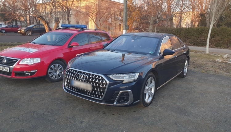 Bolidul De Milioane Al Fraților Tate: Imagini De La Parada Prin Centrul Bucureștiului Bolidul De Milioane Al Fraților Tate: Imagini De La Parada Prin Centrul Bucureștiului