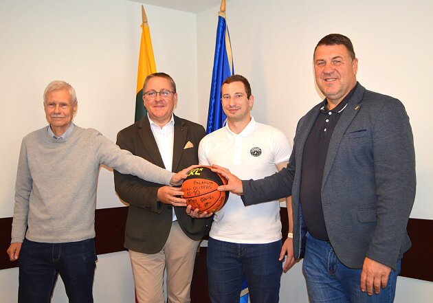 „Boston Celtics“ Keičia Savininkus: Lietuvių Investuotojų Nebuvo „Boston Celtics“ Keičia Savininkus: Lietuvių Investuotojų Nebuvo