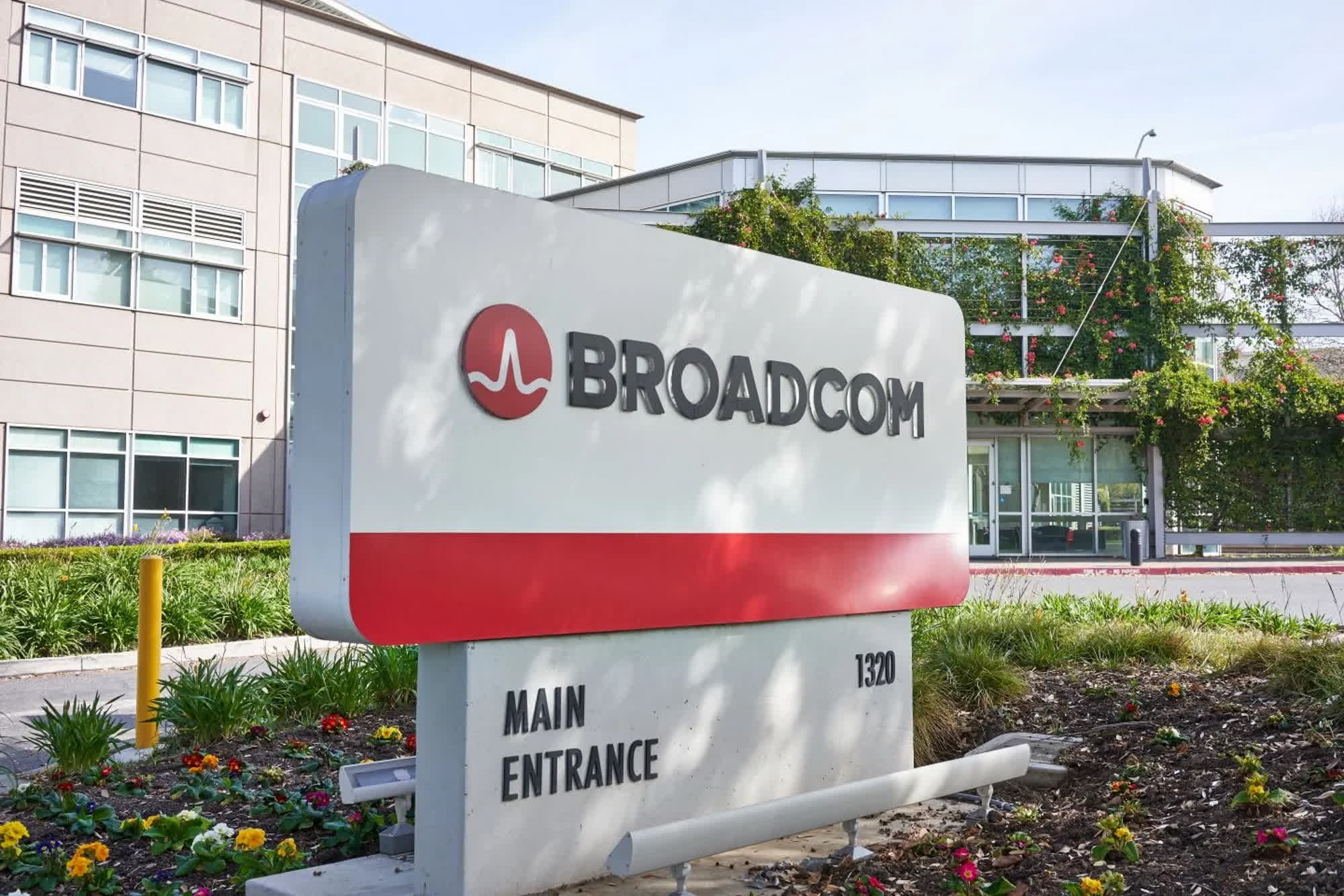Broadcom's Proposed VMware Price Hike: AT&T Reports A 1,050% Increase Broadcom's Proposed VMware Price Hike: AT&T Reports A 1,050% Increase