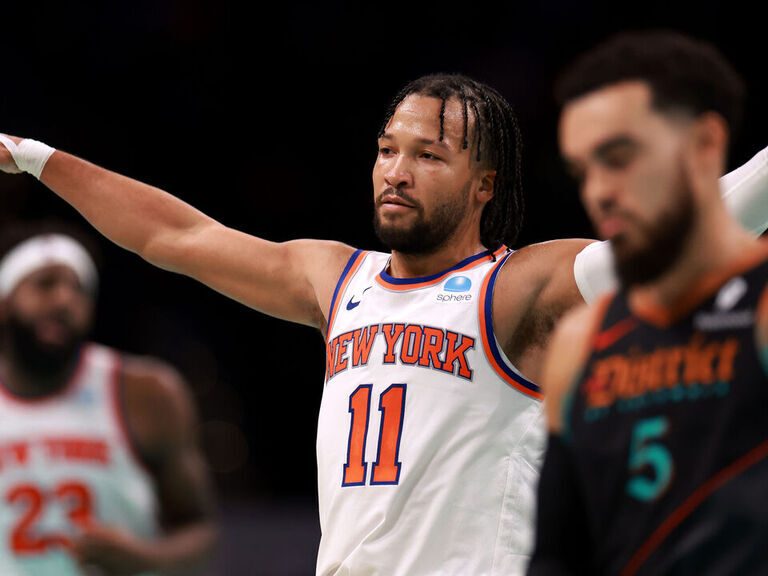 Brunson's Absence Exposes Deep Knicks' Issues Brunson's Absence Exposes Deep Knicks' Issues