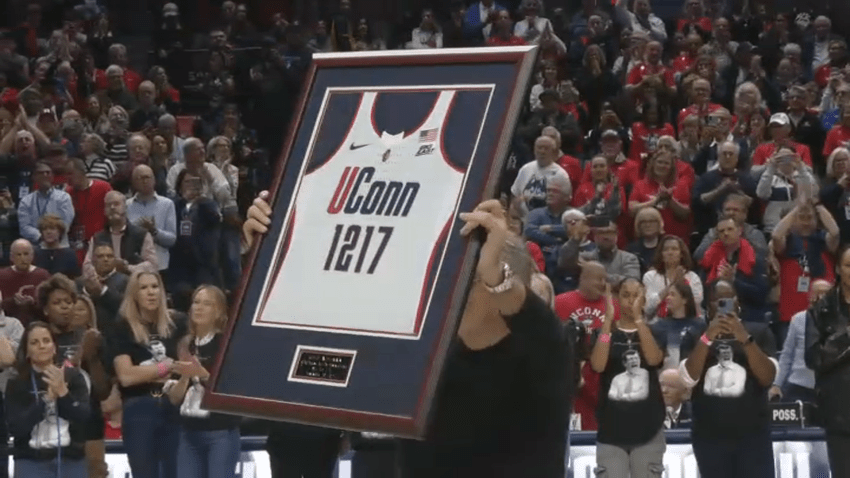 Bueckers' Inspiring Action: UConn Fans Applaud Teammate Breakfast Support Bueckers' Inspiring Action: UConn Fans Applaud Teammate Breakfast Support