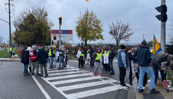 Canada Post Facing Strike: The Risk To Customer Retention Canada Post Facing Strike: The Risk To Customer Retention
