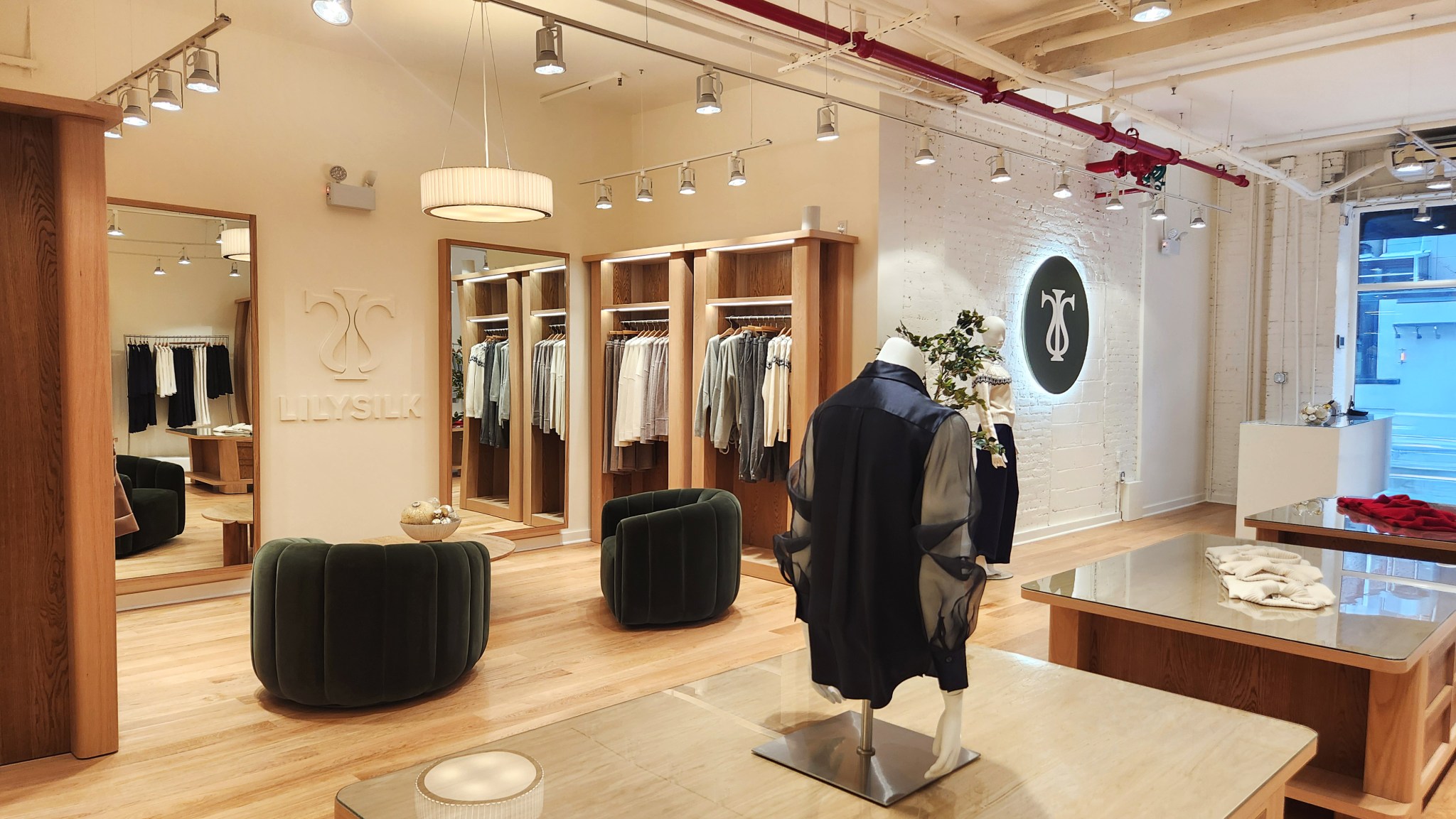 Celebrity Stylist Elizabeth Stewart Designs Exclusive Capsule Collection For Lilysilk Celebrity Stylist Elizabeth Stewart Designs Exclusive Capsule Collection For Lilysilk
