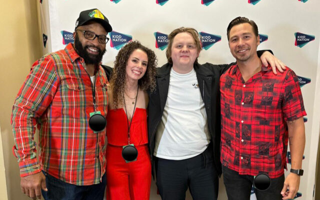 Charity Concert Surprise: Lewis Capaldi Joins Tom Walker On Stage Charity Concert Surprise: Lewis Capaldi Joins Tom Walker On Stage