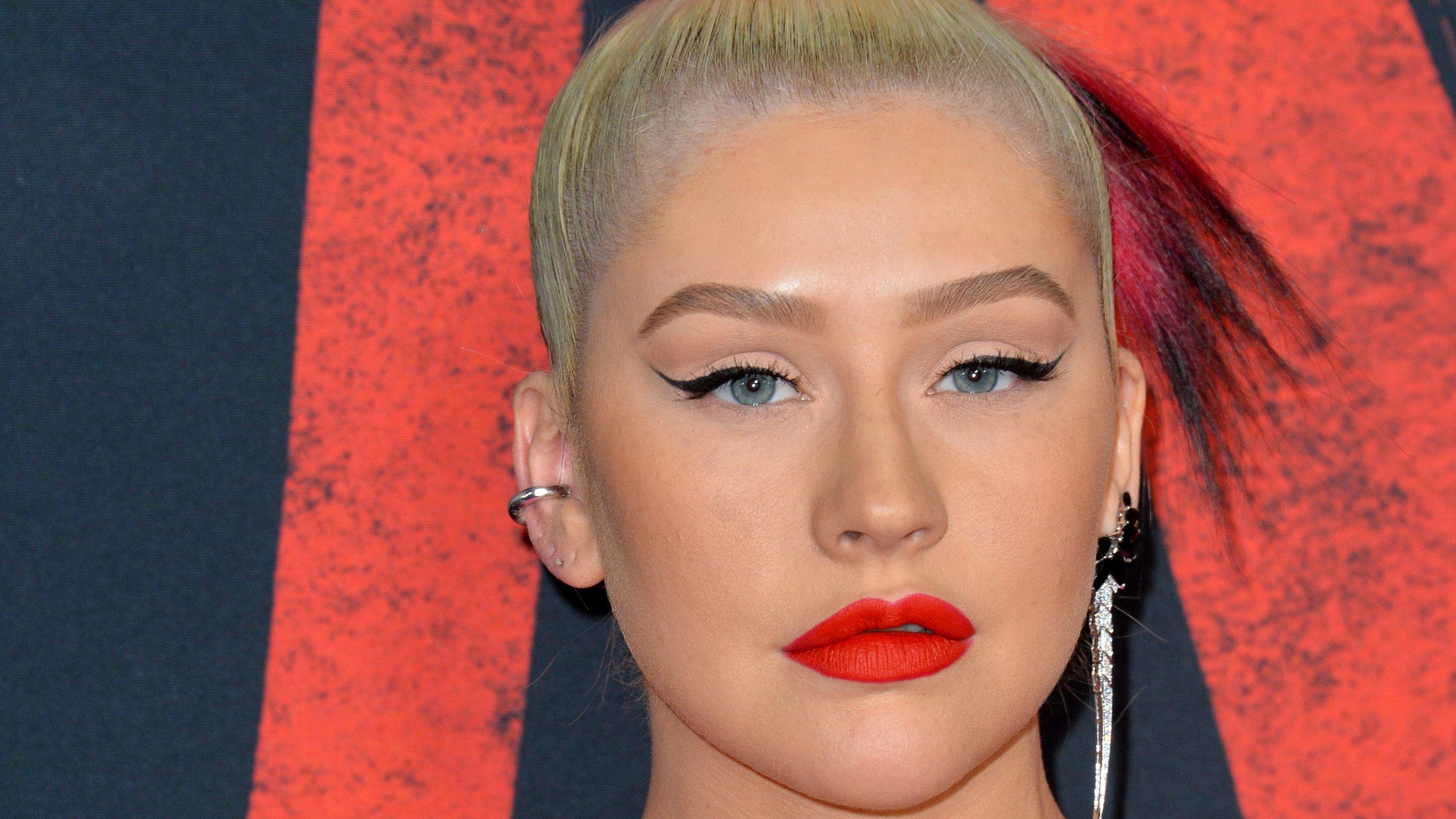 Christina Aguilera's Altered Image: A Photoshop Controversy Christina Aguilera's Altered Image: A Photoshop Controversy