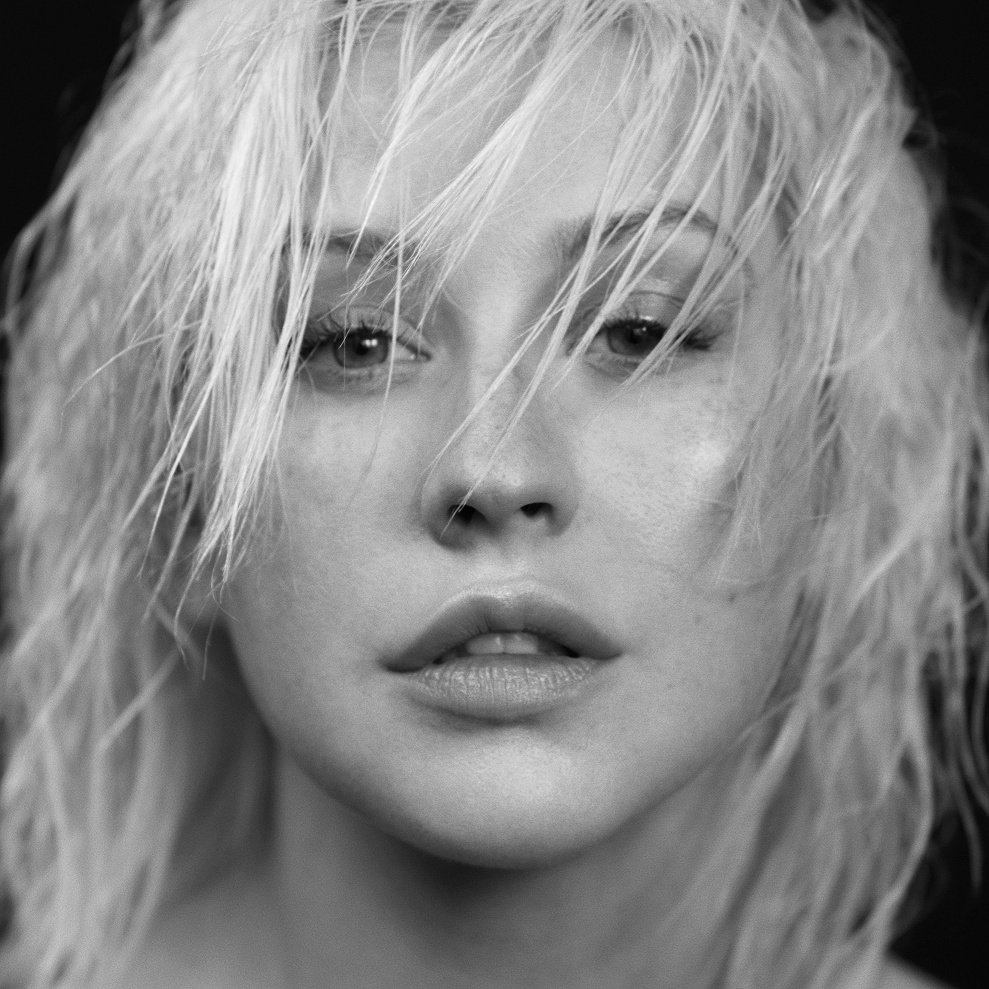 Christina Aguilera's New Photoshoot: Fans Accuse Her Of Excessive Photoshopping Christina Aguilera's New Photoshoot: Fans Accuse Her Of Excessive Photoshopping