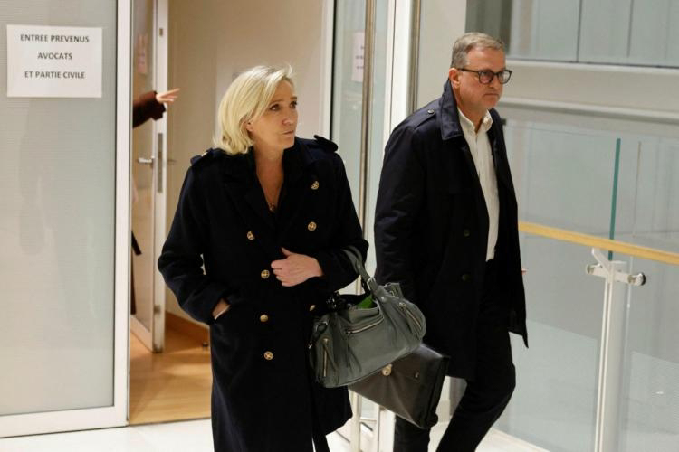 Cinq Ans D'Inéligibilité Pour Marine Le Pen : Une Décision Judiciaire Controversée Cinq Ans D'Inéligibilité Pour Marine Le Pen : Une Décision Judiciaire Controversée