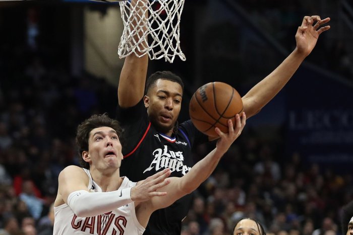 Clipper Late Rally Falls Short Against Cavaliers Clipper Late Rally Falls Short Against Cavaliers
