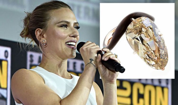 Colin Jost's Hunt For Scarlett Johansson's Missing Ring Colin Jost's Hunt For Scarlett Johansson's Missing Ring