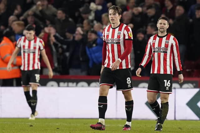 Commentator Slams Referees After Sheffield United Avoid Red Card Against Leeds Commentator Slams Referees After Sheffield United Avoid Red Card Against Leeds