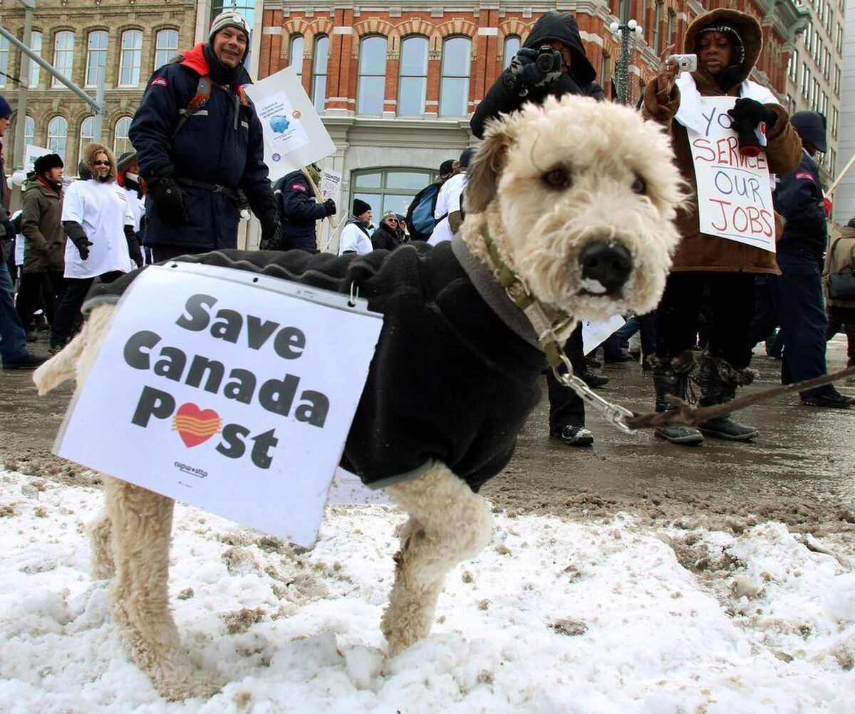 Commission Report Urges Canada Post To Phase Out Daily Door-to-Door Mail Service Commission Report Urges Canada Post To Phase Out Daily Door-to-Door Mail Service