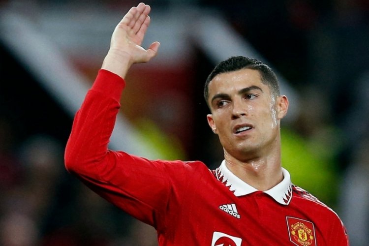 Cristiano Ronaldo'nun Al Nassr Geleceği Netleşti: 2 Yıllık Sözleşme Cristiano Ronaldo'nun Al Nassr Geleceği Netleşti: 2 Yıllık Sözleşme