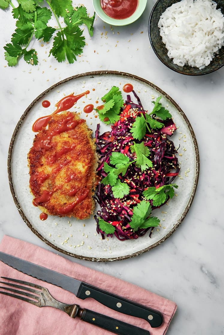 Det Bästa Kycklingnuggets-Receptet: Majsflingor & Asiatisk Kålsallad Det Bästa Kycklingnuggets-Receptet: Majsflingor & Asiatisk Kålsallad
