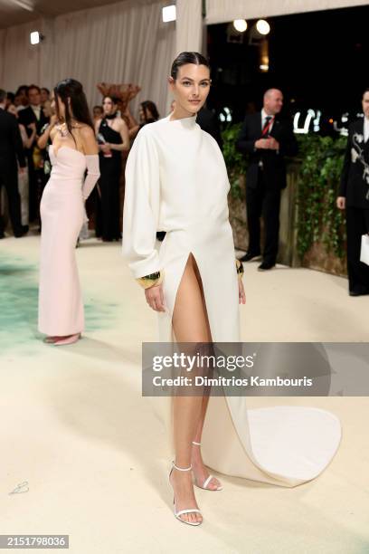 DiCaprio's Met Gala Debut: Partner Vittoria Ceretti Steals The Show DiCaprio's Met Gala Debut: Partner Vittoria Ceretti Steals The Show