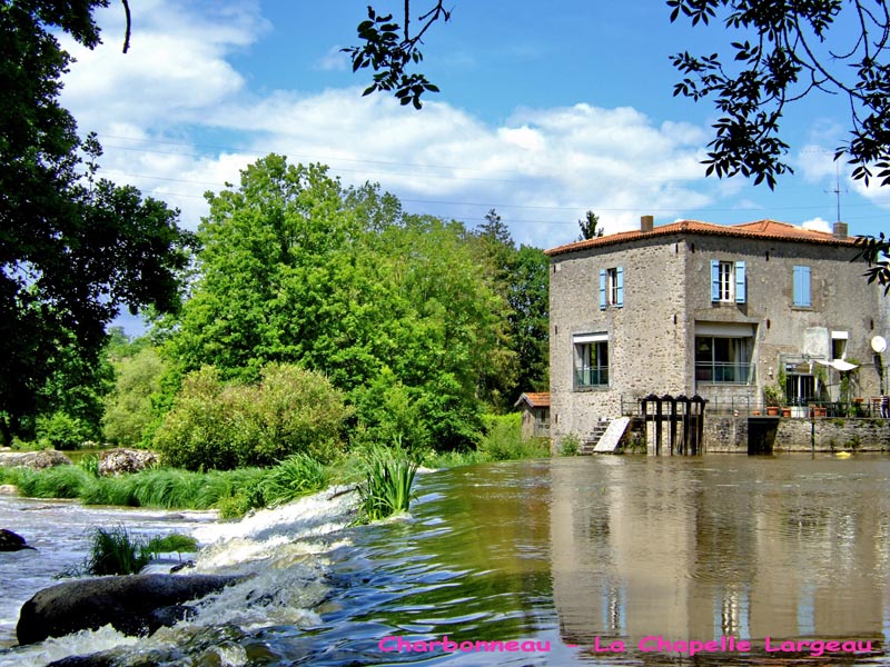 Diversification Économique À Moncoutant-sur-Sèvre : L'exemple De Clisson Diversification Économique À Moncoutant-sur-Sèvre : L'exemple De Clisson