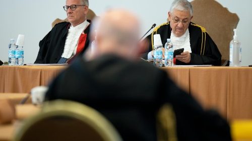 Domani Pubblica Chat: Nuove Rivelazioni Sul Complotto Contro Becciu? Domani Pubblica Chat: Nuove Rivelazioni Sul Complotto Contro Becciu?