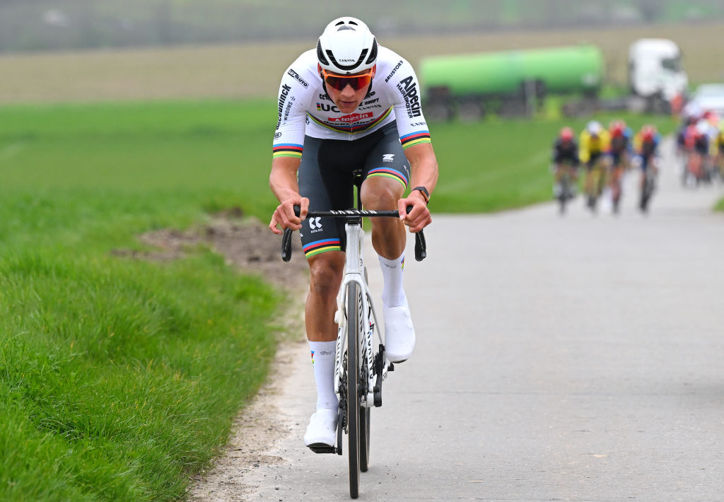 E3 Saxo Classic: Spectator Who Spat At Van Der Poel To Pay £300 Fine E3 Saxo Classic: Spectator Who Spat At Van Der Poel To Pay £300 Fine