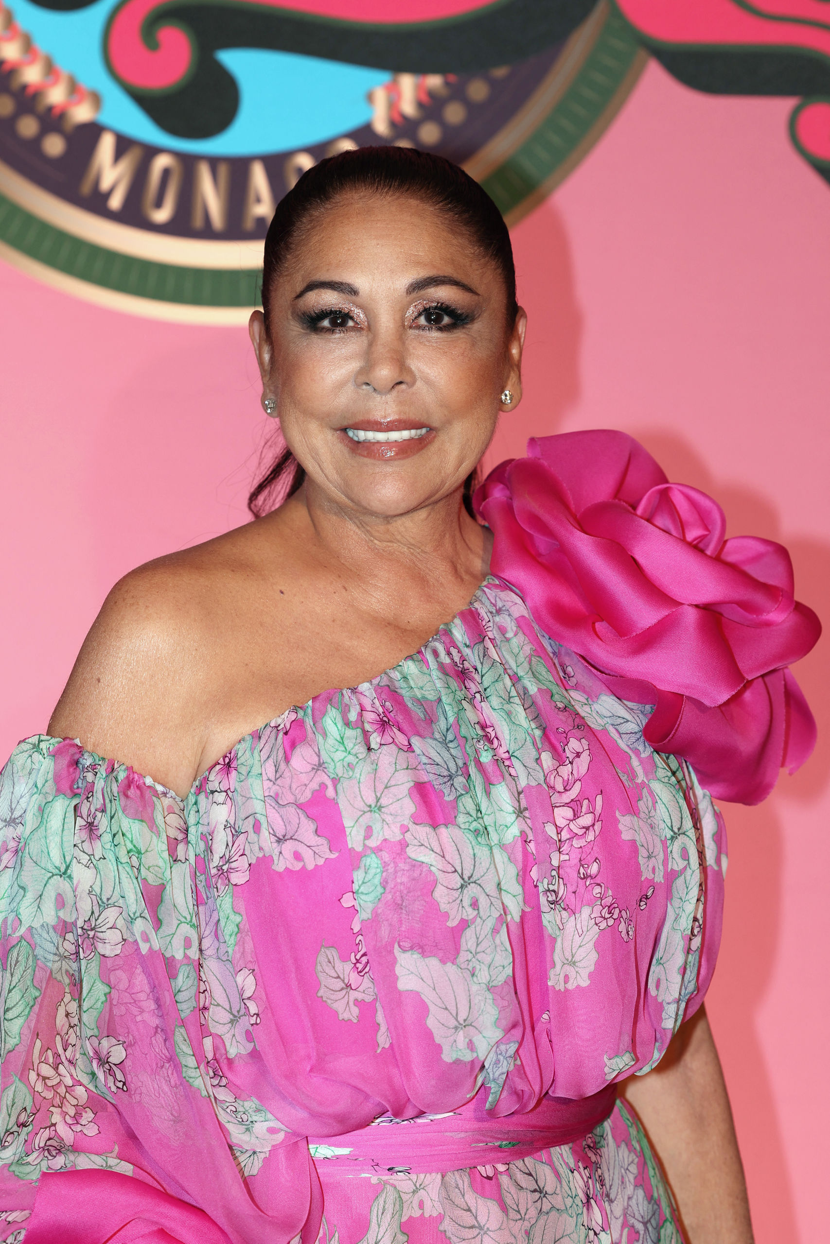 El Baile De La Rosa 2025: Desfile De Moda Y Glamour El Baile De La Rosa 2025: Desfile De Moda Y Glamour
