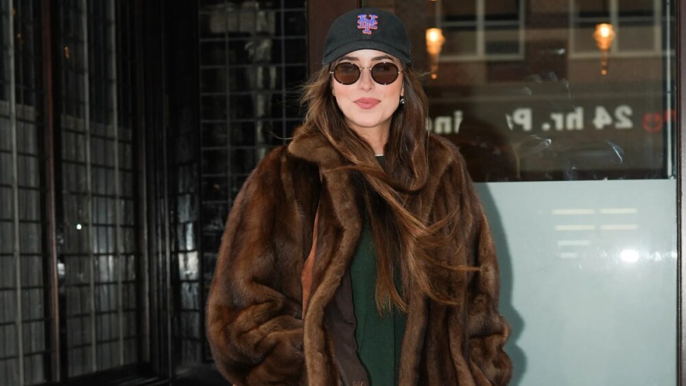 El Bolso Preferido De Dakota Johnson: Descubre El Éxito De Hereu El Bolso Preferido De Dakota Johnson: Descubre El Éxito De Hereu