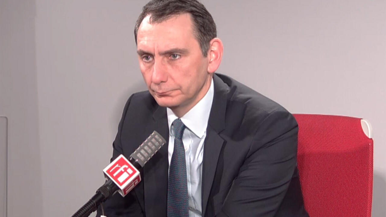 Élections 2027 : Laurent Jacobelli Affirme Que Marine Le Pen Pourrait Être Empêchée De Se Présenter Élections 2027 : Laurent Jacobelli Affirme Que Marine Le Pen Pourrait Être Empêchée De Se Présenter