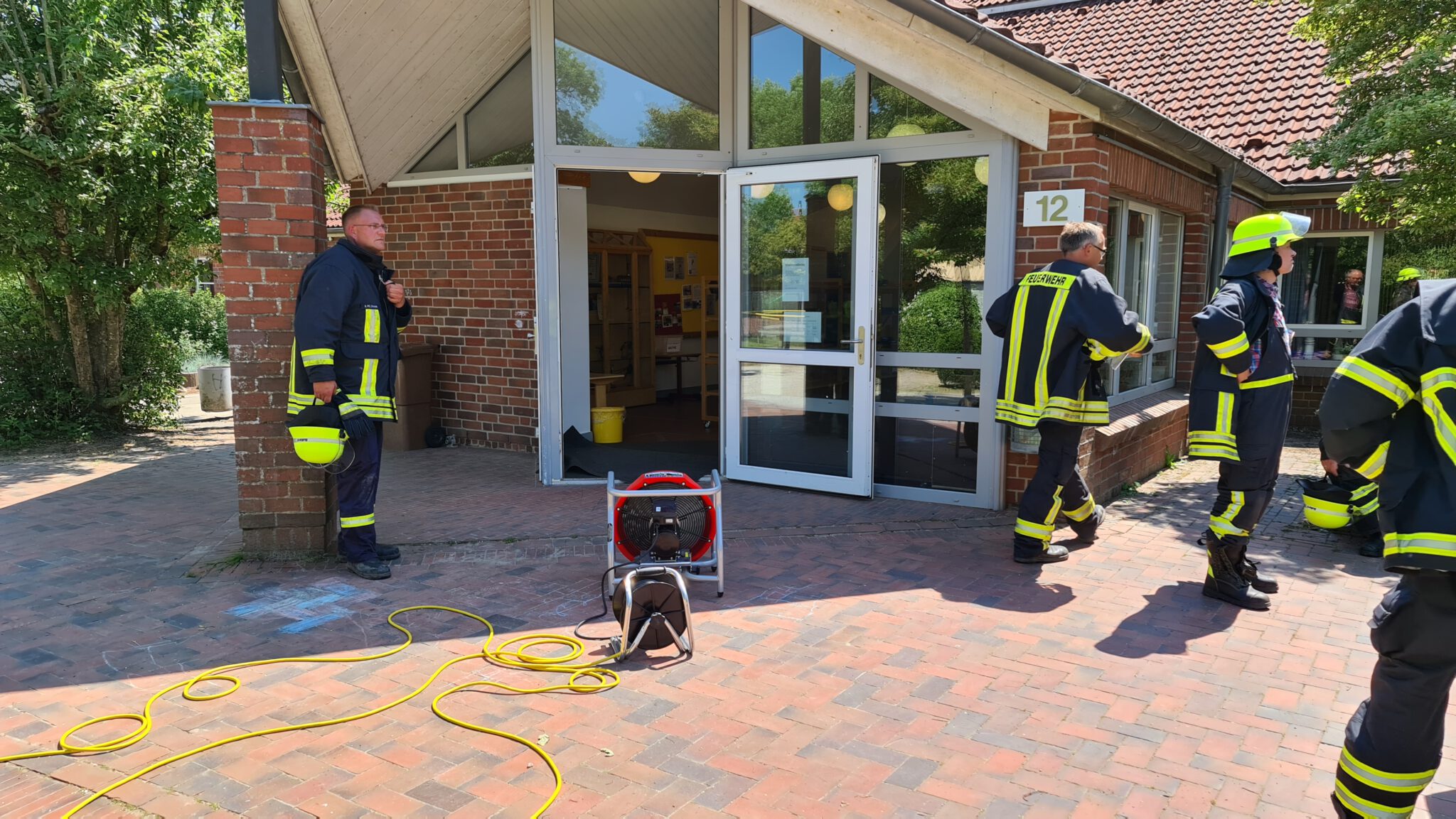 Erneuter Einsatz An Braunschweiger Schule: Gebäude Geräumt, Keine Kinder In Gefahr Erneuter Einsatz An Braunschweiger Schule: Gebäude Geräumt, Keine Kinder In Gefahr