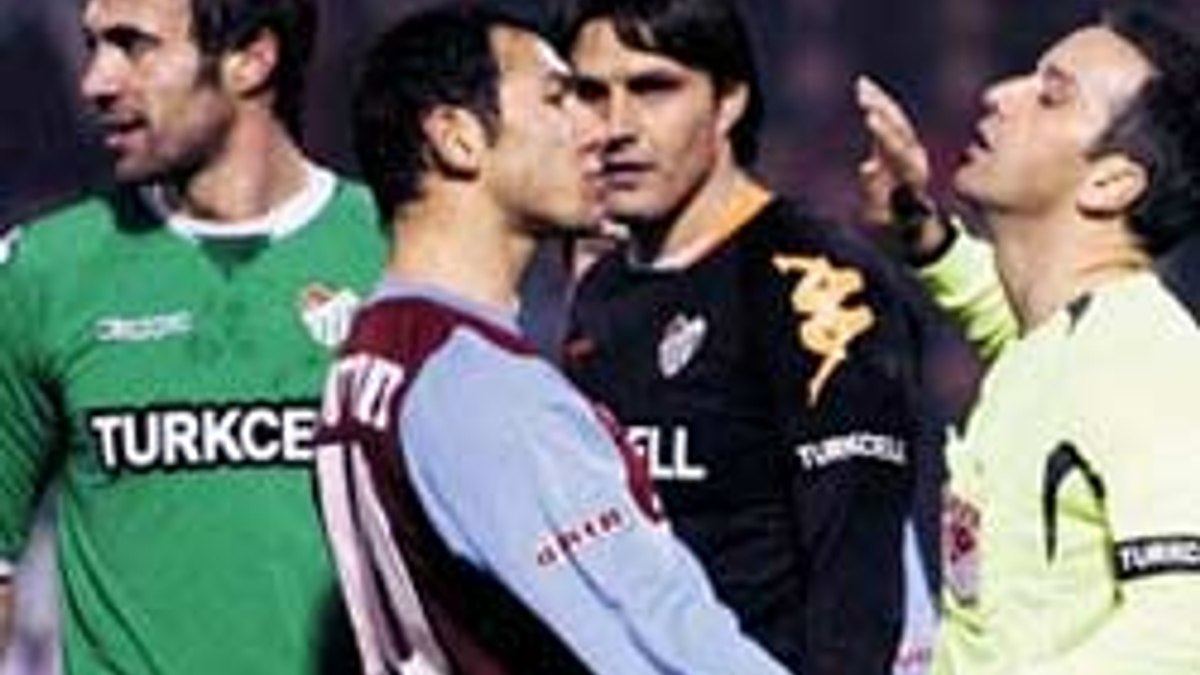 Espanyol'ün Atletico Madrid'e Takılması: Hakem Hatası Mı, Şanssızlık Mı? Espanyol'ün Atletico Madrid'e Takılması: Hakem Hatası Mı, Şanssızlık Mı?