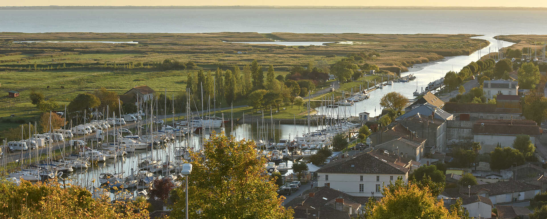 Explorer La Loire, Le Vignoble Et L'Estuaire À Vélo : 5 Itinéraires Explorer La Loire, Le Vignoble Et L'Estuaire À Vélo : 5 Itinéraires