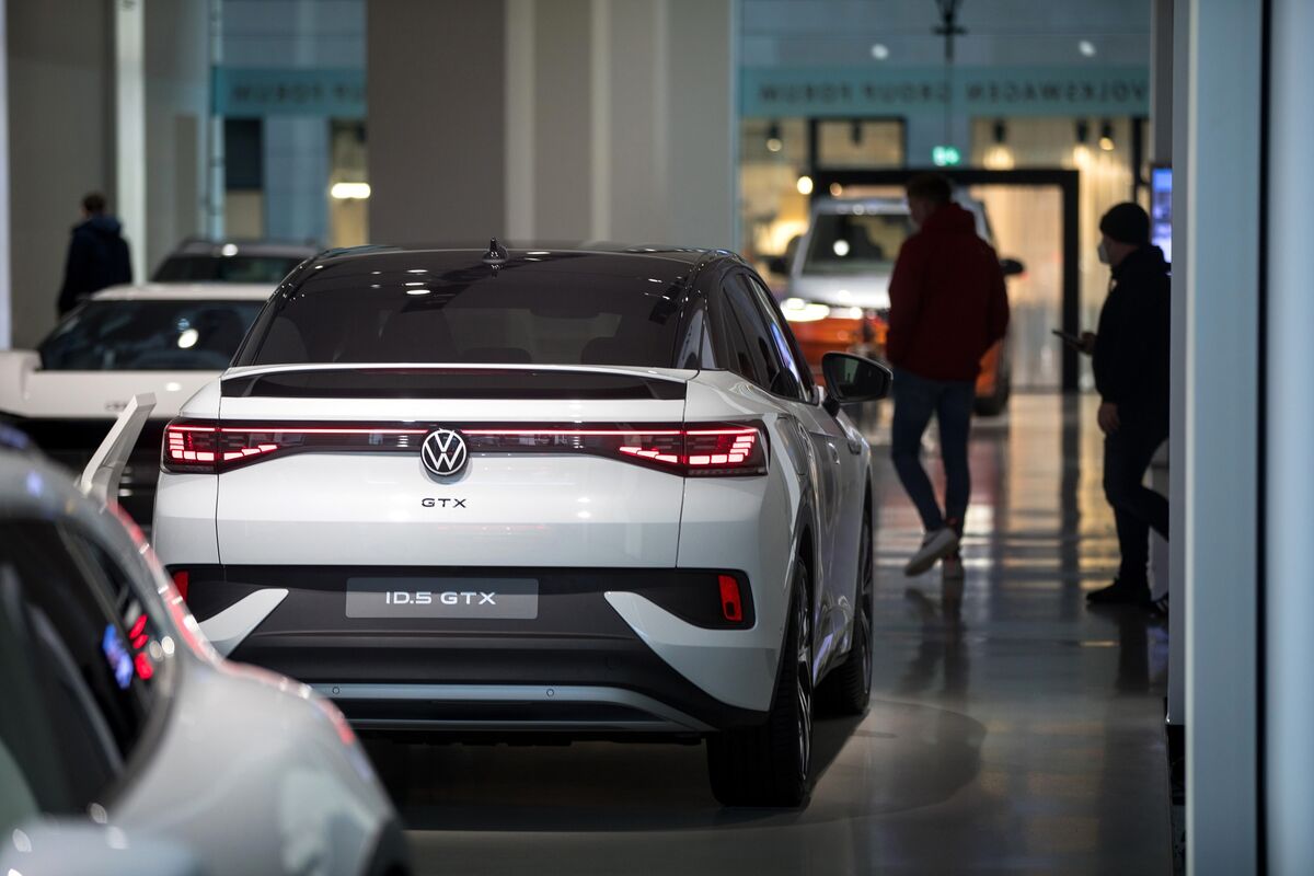 Falling Car Sales In Europe Reflect Economic Troubles Falling Car Sales In Europe Reflect Economic Troubles