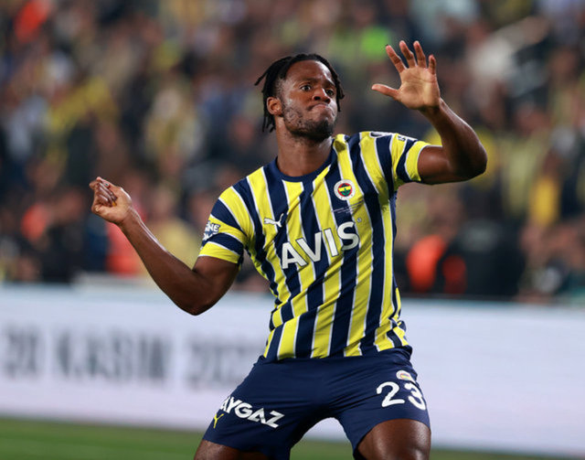 Fenerbahçe'nin Yıldızı Ajax'ın Yeni Oyuncusu Fenerbahçe'nin Yıldızı Ajax'ın Yeni Oyuncusu